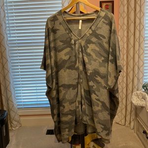 One size fits all plus Cammo print short sleeve